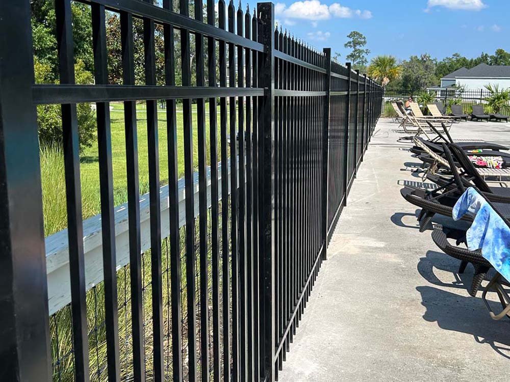 commercial-aluminum-fence-richmond-hill-georgia-fence-company-11